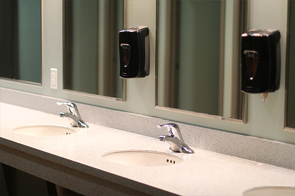 Member locker rooms sinks-1